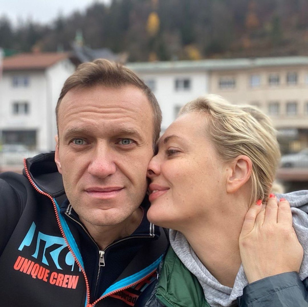 «Привет, кошарик»: какие письма Навальный пишет жене из тюрьмы
