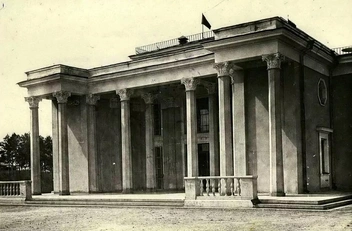 Кинотеатр в парке культуры и отдыха имени Маяковского, 1941 год | Источник: Свердловский областной краеведческий музей