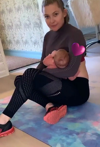 Кейт Хадсон кормит дочь грудью во время тренировки