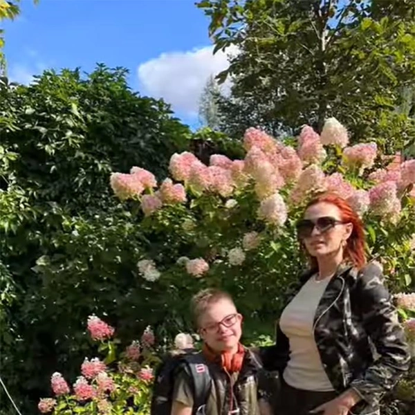 Эвелина Бледанс с сыном | Источник: соцсети