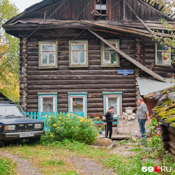 Люди живут на первом этаже, второй требует серьезной перестройки | Источник: Тимофей Калмаков / 59.RU