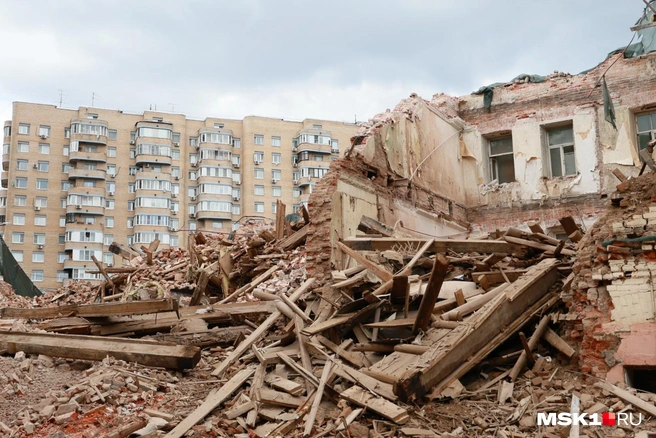 Остались только руины. Рядом с ТВК «Тишинка» снесли последний сохранившийся дом XIX века — фото | Источник: Артем Устюжанин / MSK1.RU