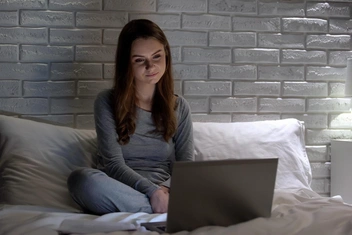 «Три месяца ждала мужчину с СВО, а потом узнала о его жене — и сразу оказалась в черном списке»