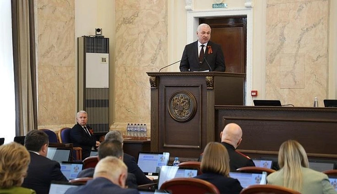 Глава Кропоткинского городского поселения Владимир Елисеев выступил перед депутатами парламента | Источник: пресс-служба Законодательного собрания Краснодарского края