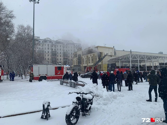 Пожар произошел в одном из помещений концертного зала | Источник: Никита Кифорук