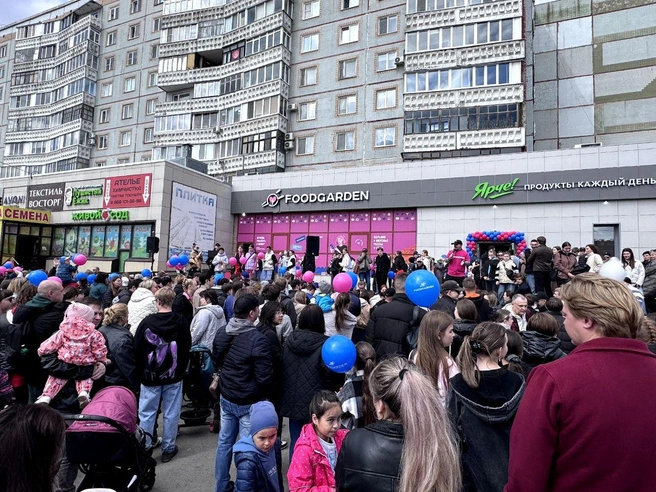 Омичи слушают ведущего | Источник: «Омск путеводитель» / omsk_putevoditel / t.me