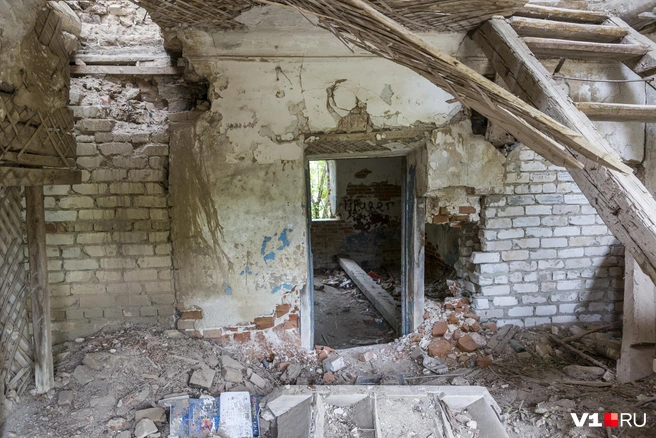 В одной из комнат Алексей планирует сделать спальню графини для молодожёнов, выполненную в соответствующем эпохе стиле | Источник: Константин Завриков