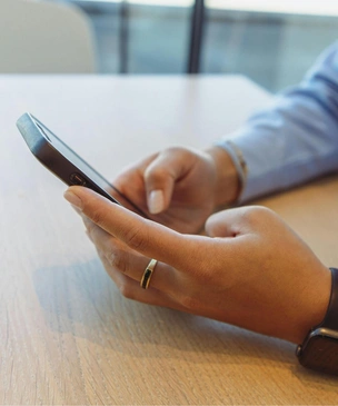 На iPhone в России вернулась бесконтактная оплата