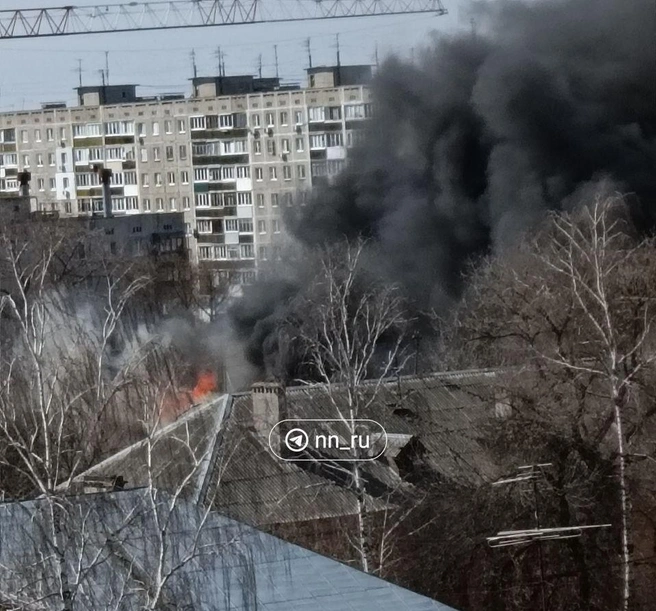 Нижегородцы сообщают о крупном пожаре на Сутырина | Источник: читатель NN.RU