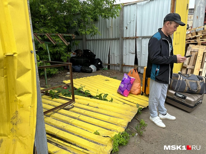 Постояльцы пока не знают, куда им идти дальше | Источник: Андрей Кузнецов / MSK1.RU