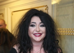 Лолита показала фигуру в купальнике