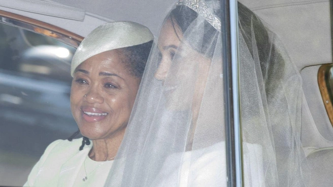 Маркл беседовала с матерью во время мероприятия | Источник: Mega