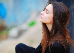 Без лишней драмы: 10 психологических лайфхаков, чтобы легче переживать потрясения и стресс