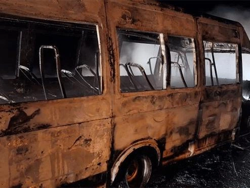 Автобус был полностью уничтожен огнём. | Источник: ppschel.eps74.ru