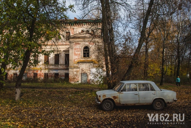 Фасад усадьбы в Стенькине