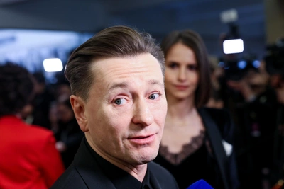 «Некая ущербность»: Сергей Безруков четыре года оплачивает своим студентам учебу во ВГИКе