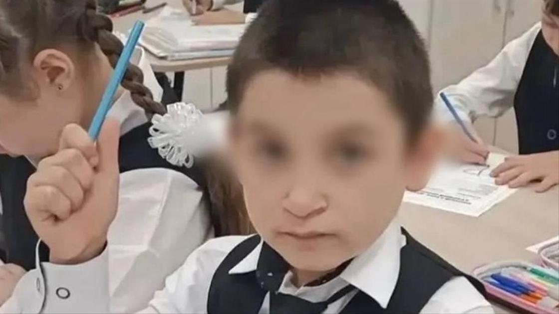 Тысячи людей вышли проводить в последний путь 8-летнего Хизира Дербичева в Ингушетии