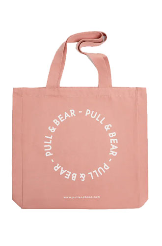Шопер Pull&BearЦена: 1 199 руб.
Где купить: pullandbear.com