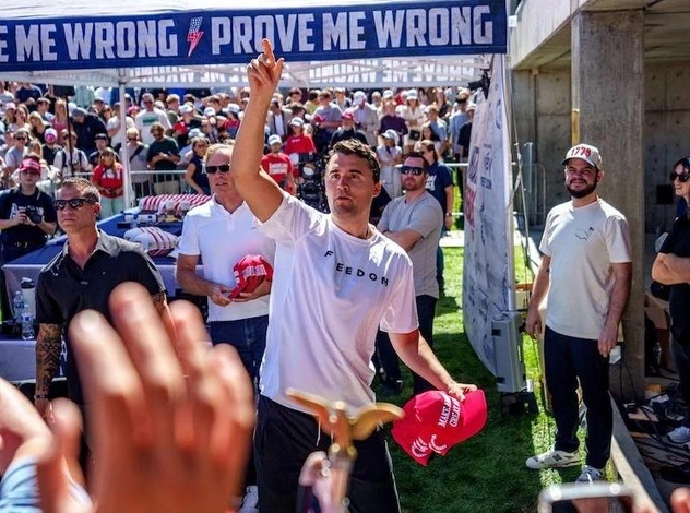 Сторонник Трампа, консервативный активист и ведущий подкастов: кто такой Чарли Кирк, которого застрелили во время выступления в вузе