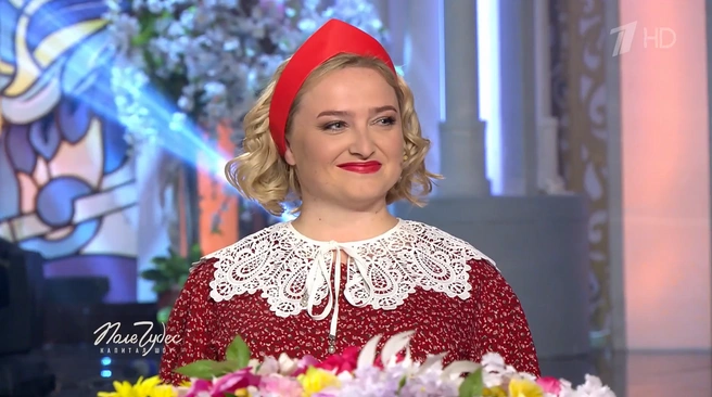 На передачу Ирина пришла в красном кокошнике | Источник: Rutube.ru / Поле чудес. Выпуск от 06.06.2025