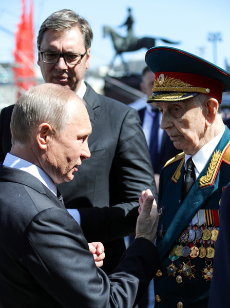 СМИ нашли ветерана, которого Владимир Путин защитил от охранника после парада Победы
