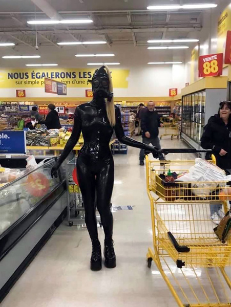 Как люди ходят в магазин во время пандемии: 20 смешных фото
