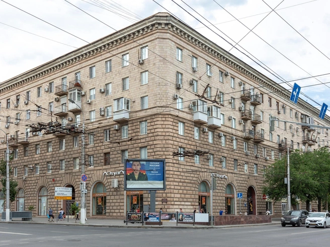 Не исключено, что именно это помещение войдёт в число 150 закрываемых по России точек «Л’Этуаль». | Источник: Константин Завриков / V1.RU