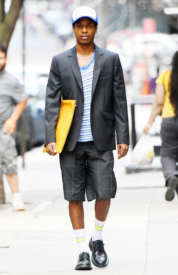 Фото №1 - A$AP Rocky в пиджаке и шортах — отдельный вид визуального наслаждения