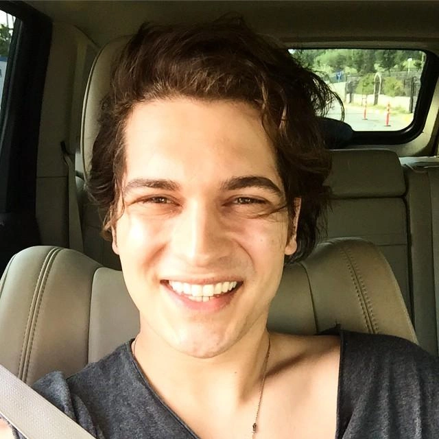 Чагатай Улусой считает себя открытым и простым парнем | Источник: cagatayulusoy / Instagram (экстремистская организация, деятельность запрещена на территории РФ)