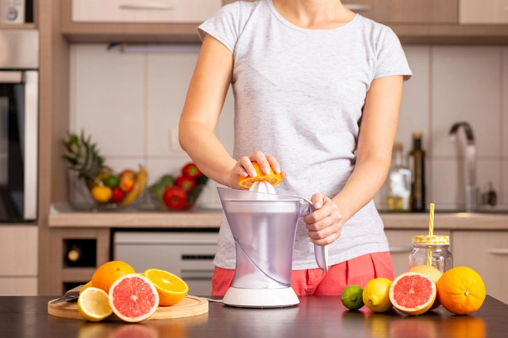 5 вкусных рецептов соков из овощей и фруктов в домашних условиях, сок из овощей и фруктов, свежие соки из овощей и фруктов | Источник: Shutterstock/Fotodom.ru