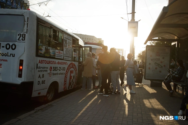 Многие автобусы с существующих ТПУ едут в отдаленные районы или другие населенные пункты  | Источник: Андрей Бортко / NGS.RU