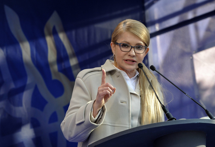 Фото №7 - Как непотопляемая Тимошенко сменила косу на локоны и появилась в политике вновь