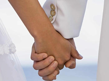 Выше сурикатов, но ниже бобров: какое место занимают люди в рейтинге моногамии