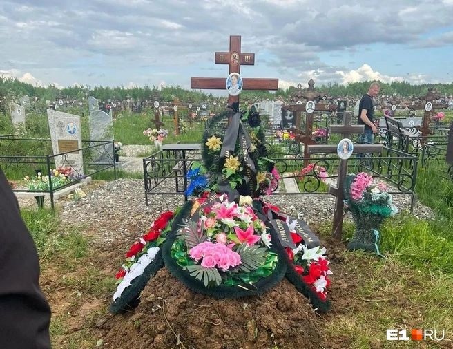 Так выглядела могила Анастасии Поляковой | Источник: читатель E1.RU