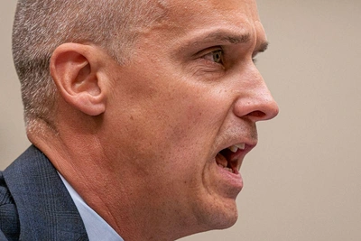 Предполагаемый любовник Ноэм лишился работы после её увольнения