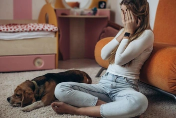 «Меня буллят за постоянный плач. Как научиться сдерживать слезы?»