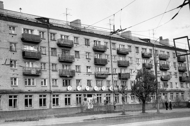 Такой вывески уже не найти: время стерло ее со здания | Источник: Эмилия Мамакина / Pastvu.ru