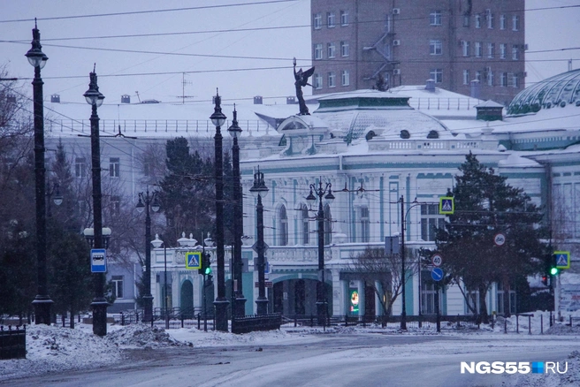 Драмтеатр особенно хорош в утренней синеве | Источник: Евгений Софийчук