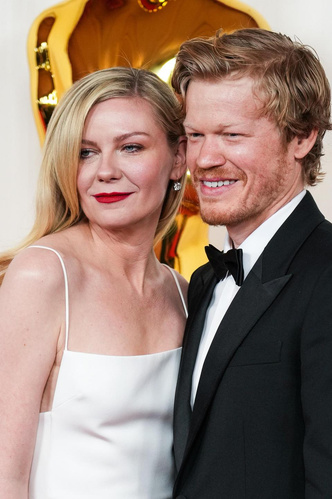 Статуэтка за любовь: самые красивые пары «Оскара-2024», которые не скрывали своих чувств