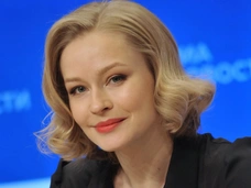 Дочери Алексея Учителя и Юлии Пересильд проводили маму в космос: «Передай привет инопланетянам»