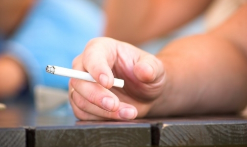 Фото №1 - Каждый пятый россиянин выкуривает минимум пачку сигарет в день