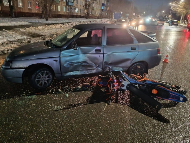 В Оренбурге водитель питбайка влетел в «двенадцатую» | Источник: УМВД России по Оренбургской области