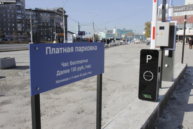 Покупатели и клиенты фастфуда смогут поставить машину бесплатно | Источник: Стас Соколов / NGS.RU