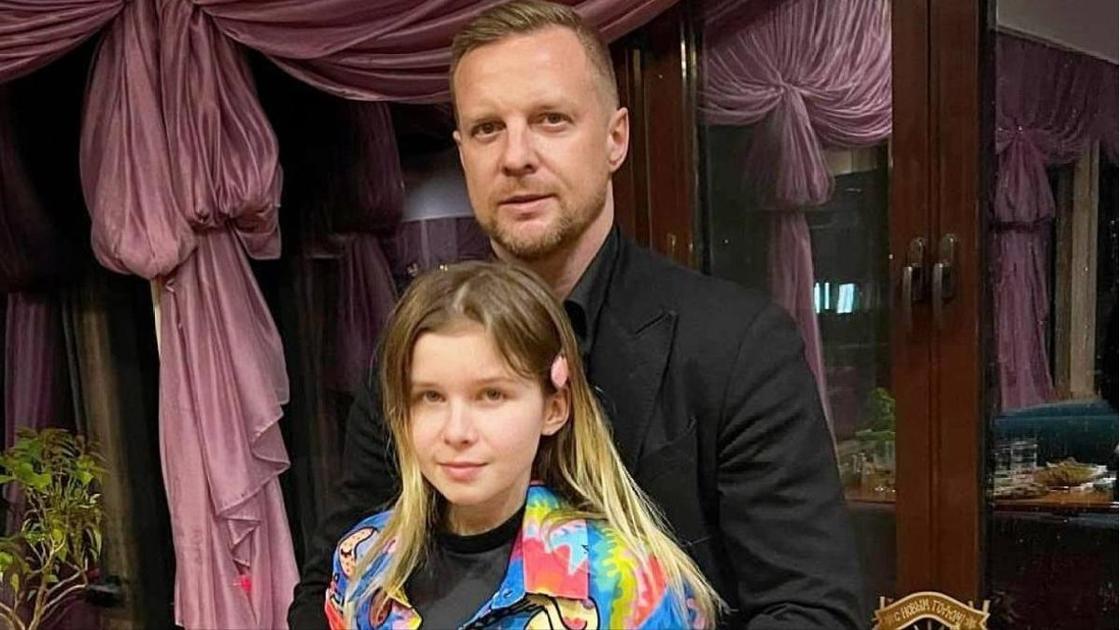 Пока Малафеев радуется новому отцовству, его дочь рыдает на могиле матери