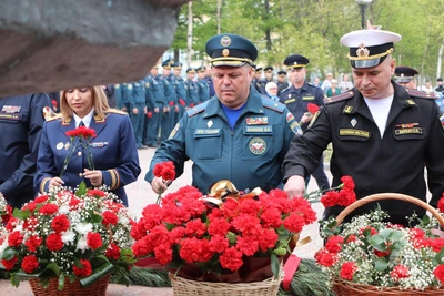 Магаданские сотрудники МЧС почтили память героев войны
