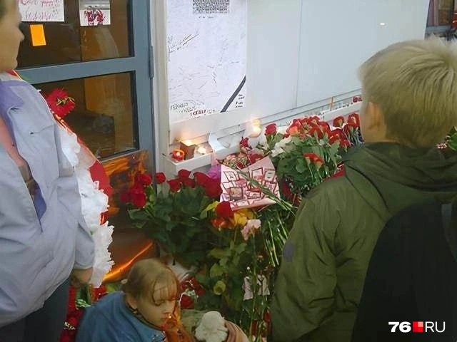 Ярославцы вспоминают день трагедии | Источник: Максим Цирулев / 76.RU