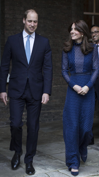 Против протокола: как Меган Маркл и Кейт Миддлтон носят прозрачные платья — Королева была бы в гневе
