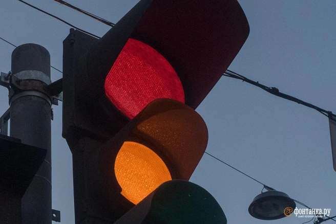 Светофоры на Савушкина оказались в норме, а мальчик с ожогами — в больнице | Источник: Михаил Огнев / «Фонтанка.ру»