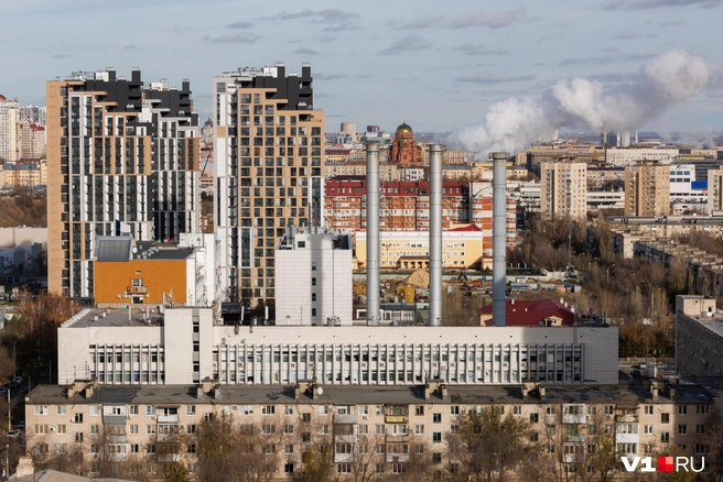 По дыму из труб горожане определяют — будет ли в квартирах тепло или же придется замерзать | Источник: Алексей Волхонский / V1.RU