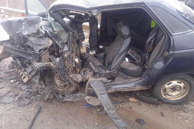 Head-on crash on Orenburg highway leaves two dead, two injured